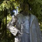 Otra de las 86 estatuas que hay en el parque.