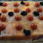 Una receta para cuatro personas f&aacute;cil de hacer. Necesitas salm&oacute;n, pan de molde, verduras, huevos y suced&aacute;neo de caviar. Sigue los pasos para elaborarla aqu&iacute;.