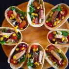 Una forma original de presentar la ensalada. Despu&eacute;s de seguir estos tres sencillos pasos solo hay que calentar las barquitas treinta segundos al microondas y disfrutar.