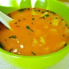 Esta receta puede servir para reutilizar las cabezas de pescado de la noche anterior. Consulta el resto de ingredientes en Cookpad.