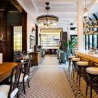 En Barcelona se ha inaugurado el Cotton House, en la antigua sede de la Fundación Textil Algodonera. Al más puro estilo de la alta burguesía catalana de hace cien años, este lugar es el fruto de la iniciativa de un grupo de promotores hotele...