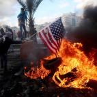 5c8a4279260000e104fe1c84