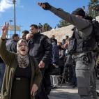 5c8a427e260000f903fe1c8e