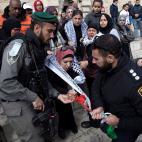 5c8a427e2500000d04c8cdc4