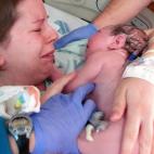 "Ni siquiera sé si fue mi marido el que tomó esta foto, pero recuerdo decir 'Eres tan bonito. Soy tu mamá. Estaba deseando conocerte".