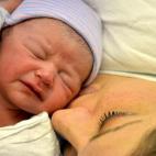 "Ella estaba gritando y tan pronto como la puse delante de mi cara y la hablé, dejó de llorar. Lo que pensé fue 'Conoce mi voy y me necesita'. Mi pequeñita cumple dos años este mes".