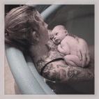 "Esto fue como dos minutos después de que naciera. Todo lo que podía pensar fue '¡Lo conseguí!'. Sin medicación, en casa, en el agua".