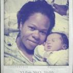 "¡Es precioso! Hoy empieza mi vida PERFECTA. Hoy he sanado y he encontrado el verdadero PROPÓSITO de esta vida. Él me completa. Oh, cariño, estoy cagada. Vamos a intentar dormir, luego ya nos decidiremos por un nombre para ti".