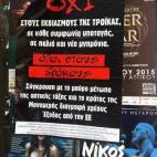 "No a las amenazas de la troika. Con cada nueva medida nos humillan. Todos a las calles. Enfrentaos cara a cara con ellos. No reconocemos la deuda".