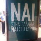 'Sí' en las marquesinas de la avenida Vasilissis Sofia (Reina Sofía).