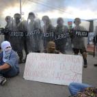 5c8a4263250000e203c8cd92