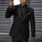 5c8ac8db2400000a05a3ae75