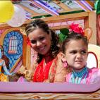 Julia paseando por la Feria de Abril de Sevilla, en el a&ntilde;o 2009.