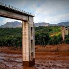 Destrozos por la rotura presa en Brasil.