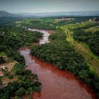 Destrozos por la rotura presa en Brasil.