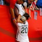 5c8b7dfe2500000d04cacebe