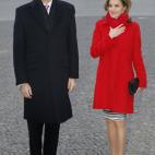 Visitando Berlín, frente a la Puerta de Brandeburgo.