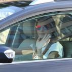 Conduciendo a su llegada al palacio de Marivent, en Mallorca.