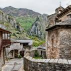 Otro de los requisitos indispensables para poder llevar esta firma es que el edificio respete la arquitectura tradicional de la zona. Entrar en una de estas Posadas es sumergirse en un viaje al pasado: no s&oacute;lo se observa en sus facha...