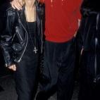 5c8b81a7360000c81a6d4144