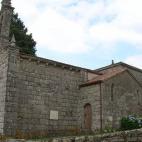 Se dice que Borraxeiros es un pueblo encantado por los sucesos ocurridos en la Casa de Varela entre 1916 y 1921, donde se asegura que los objetos se movían, la ropa aparecía revuelta en los cajones y sus habitantes recibían brutales agresione...