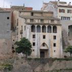 Todo se remonta a finales de los sesenta, cuando un periódico de la zona publicó el encuentro entre un objeto volante y un pueblerino. Desde entonces, en Tivissa habla de la aparición en la noche de otros seres extraños, como los "perro vamp...