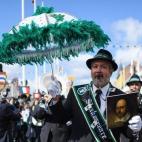 5c8b7ac42300003000e84ca9