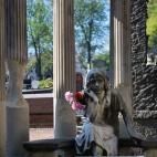 &iquest;Un cementerio para celebrar el amor? Pues s&iacute;. Este es un escenario de lo m&aacute;s apropiado para una tarde en pareja descubriendo vuestros pensamientos m&aacute;s profundos. Tener una cita recorriendo sus rom&aacute;nticos camin...