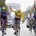 A su llegad a los Campos Elíseos, París, en 2002