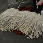 No, no es una fregona gigante. Te presentamos al Komodor. Inicialmente eran perros pastores, ya que su pelaje les permitía mezclarse con las ovejas. Los machos pueden pesar más de 36 kilos.