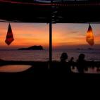 En plena Cala Conta, probablemente la más famosa de Ibiza, se encuentra Sunset Ashram, un rincón mágico en la isla blanca. Como su propio nombre indica, el Sunset Ashram es el lugar perfecto para disfrutar del atardecer más bonito de Ibiza, ...