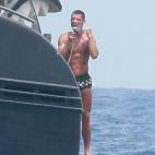 5c8a3ea22000009e046ee781