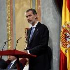 El Rey Felipe VI, durante su discurso en el hemiciclo del Congreso de los Diputados, en el que se celebra esta mañana la solemne conmemoración del 40 aniversario de la Constitución. EFE
