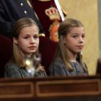 GRAF2628. MADRID, 06/12/2018.- La Princesa Leonor (i) y la Infanta Sofía, en el hemiciclo del Congreso de los Diputados, en el que se celebra esta mañana la solemne conmemoración del 40 aniversario de la Constitución.- EFE/Zipi