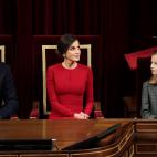 GRAF2622. MADRID, 06/12/2018.- El rey Felipe VI, la Reina Letizia, y la Princesa Leonor, en el hemiciclo del Congreso de los Diputados, en el que se celebra esta mañana la solemne conmemoración del 40 aniversario de la Constitución.- EFE/Zipi