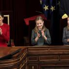 GRAF2618. MADRID, 06/12/2018.- La Reina Letizia, la Princesa Leonor (c) y la Infanta Sofía, en el hemiciclo del Congreso de los Diputados, en el que se celebra esta mañana la solemne conmemoración del 40 aniversario de la Constitución.- EFE/Zipi