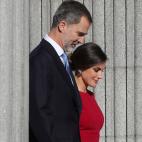 GRAF2562. MADRID, 06/12/2018.- Los Reyes, que presiden el acto solemne conmemorativo del 40 aniversario de la Constitución, que se celebra hoy en el Congreso, a su llegada. EFE/ Juanjo Martín