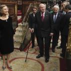 GRAF2650. MADRID, 06/12/2018.- Los Reyes eméritos Juan Carlos y Sofía, junto a los expresidentes del Gobierno José María Aznar (detrás-i) y Felipe González (detrás-2d), a la salida del hemiciclo del Congreso de los Diputados tras finaliza...