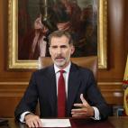 Un mensaje a toda Espa&ntilde;a. Felipe VI, ante la situaci&oacute;n l&iacute;mite, se dirigi&oacute; al pa&iacute;s en una dura alocuci&oacute;n televisada para denunciar la &quot;deslealtad inadmisible&quot; de las autoridades catalanas. El mo...
