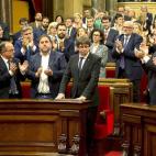 El Parlament convocaba una sesi&oacute;n el 10 de octubre. Ya se hablaba abiertamente de la declaraci&oacute;n unilateral de independencia. Puigdemont, durante su discurso, asumi&oacute; el mandato del 1-O, pero uno segundos despu&eacute;s dejab...