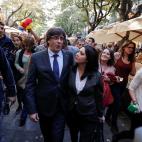 Cesado por el Gobierno, con el 'no' del resto del mundo. Pero Puigdemont no se da por destituido. En otro d&iacute;a surrealista, el s&aacute;bado 28, emit&iacute;a un mensaje televisado grabado como president y, a la misma hora, se paseaba por ...