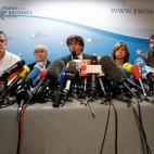 M&aacute;s piruetas en la historia. Puigdemont, junto a varios de los consellers cesados, sal&iacute;a en coche desde Catalu&ntilde;a hasta Marsella (Francia) y desde all&iacute; volaba hasta Bruselas. El expresident comparec&iacute;a este marte...