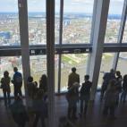 Es una de las nuevas atracciones de la ciudad: The Shard es un rascacielos reformado con una área especial para visitantes en la planta 72, considerada uno de los miradores a más altura de Londres. El edificio ofrece más opciones para disfrut...