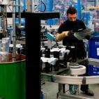 Un mill&oacute;n y medio de trabajadores espa&ntilde;oles gan&oacute; menos de 710 euros mensuales durante 2016. Alrededor de 3 millones gan&oacute; menos de 1.000 euros al mes. Son el 20%, seg&uacute;n datos de la Encuesta de Poblaci&oacute;n A...