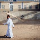 Mourad anda por la Isla Seheil. Muchas de las familias nubias que se negaron a emigrar a las tierras que el gobierno les ofreció en 1964, se han trasladado a islas que se encuentran al norte de la antigua presa o a los pueblos de Asuán Gharb.