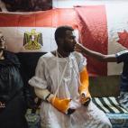 Mohamed se rompió ambas manos jugando al futbol. La gente de la isla Seheil recolectó dinero para pagar la operación, puesto que su madre no podía costearla sola. Esta es solo una de las ventajas de vivir en una comunidad donde todos se cono...