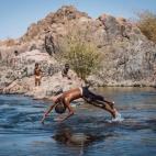 Niños jugando en el Nilo, en Kodi, en la isla Seheil.