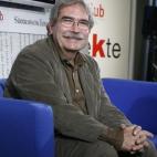 El escritor de obras como Señoría y La sombra del eunuco se ha involucrado en actos de la ANC y participó en el vídeo de la Via Catalana de 2013: "un gesto de tipo democrático que tiene un valor plástico impresionante".