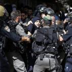 5c8aa26d2000009d036f6fb0