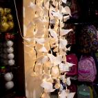 Te sirve para estas fiestas, para una fiesta ibicenca o para un club de playa decadente. Estas luces son tendencia, se venden en cualquier bazar. &iquest;Quieres que tu casa sea la &uacute;nica sin ellas? Precio: 28,50 euros.